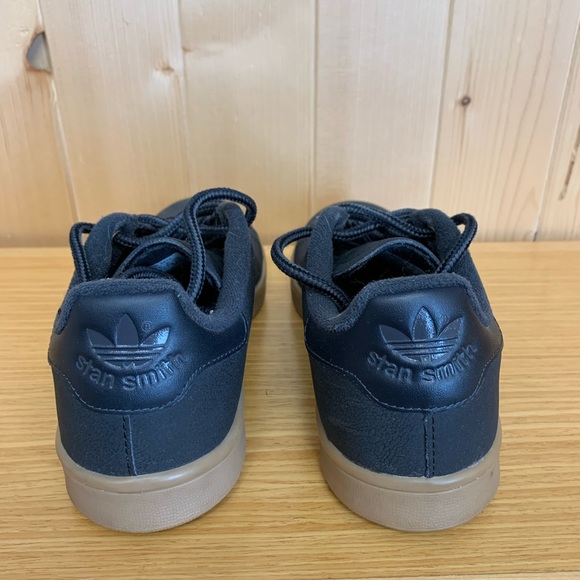 US 5 Adidas Stan Smith Gym Shoes Sneakers - Picture 7 of 11